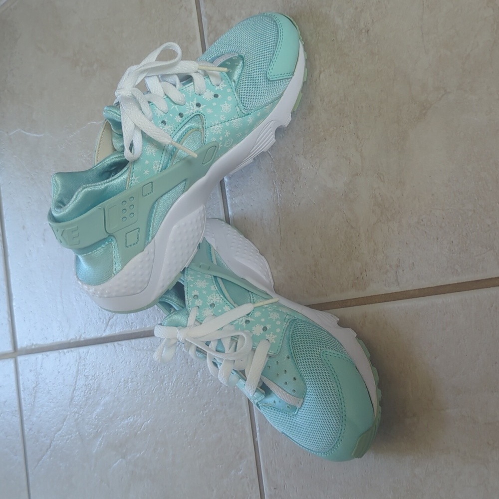 Kids Aqua Sneakers Huarache Run Blue Lagoon, Tiffany Blue Nike Girls Shoes 5.5